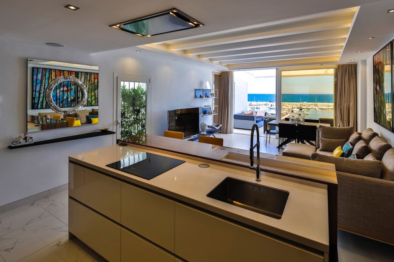 *Luxury Selection* Puerto Banus Front Line