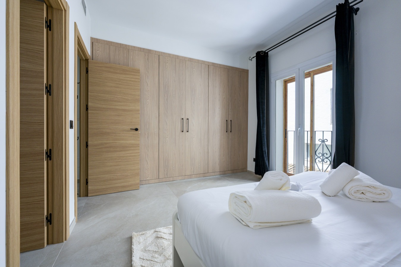 *Fully Renovated* Puerto Banus Marbella Front Line Penthouse