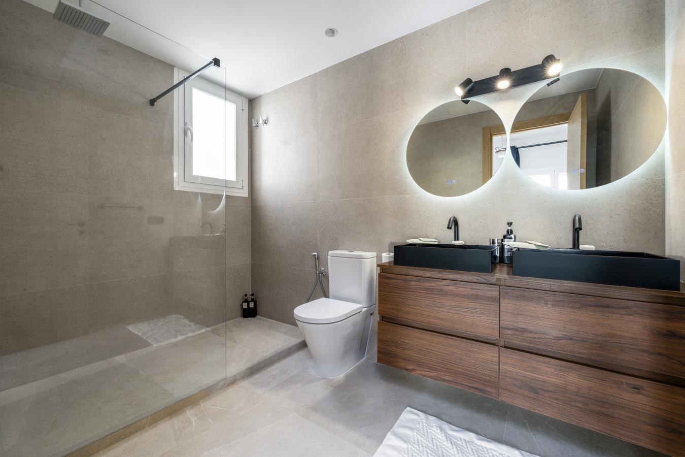 *Fully Renovated* Puerto Banus Marbella Front Line Penthouse