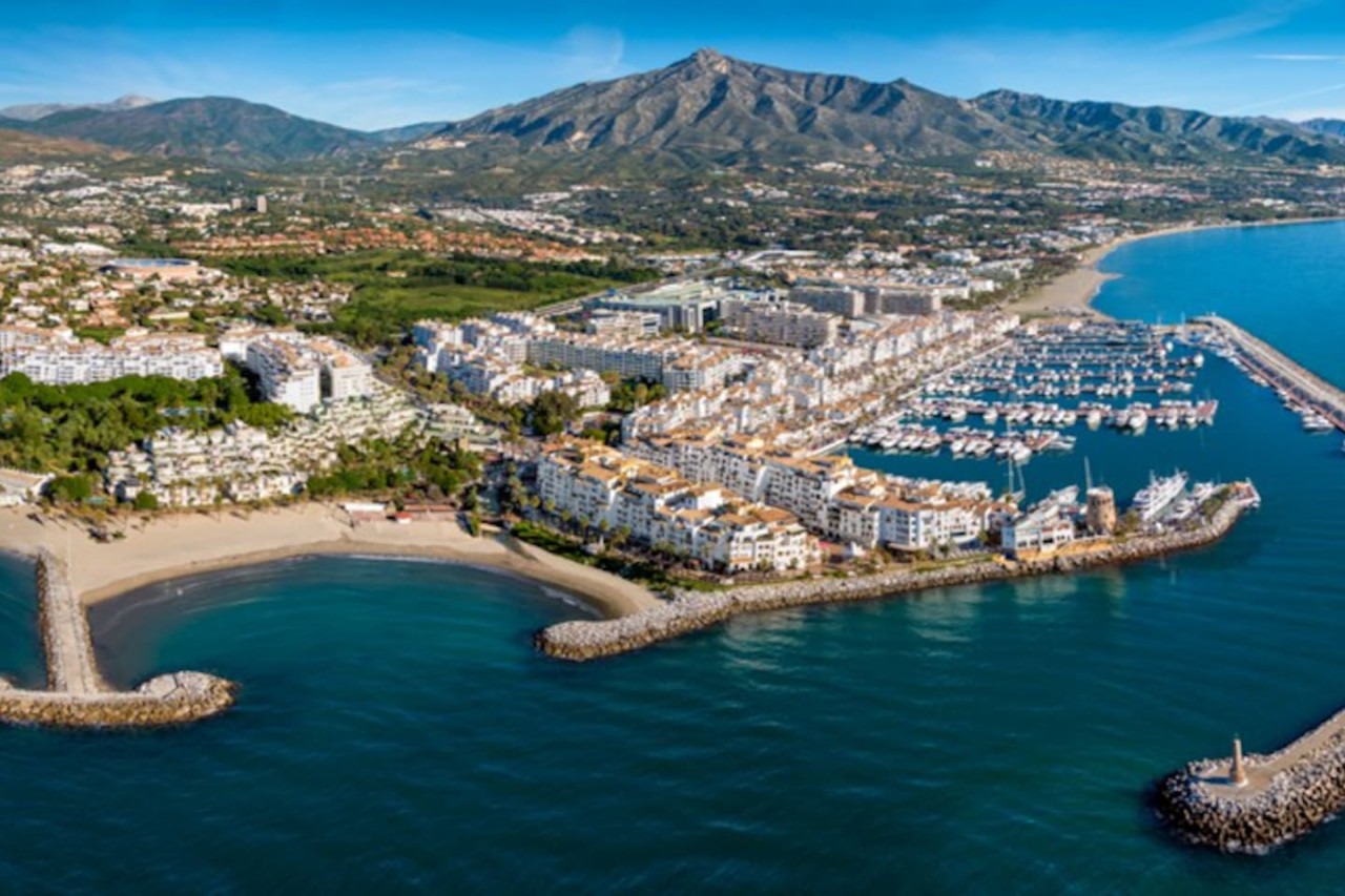 Puerto Banus Marbella Front Line 270 meters