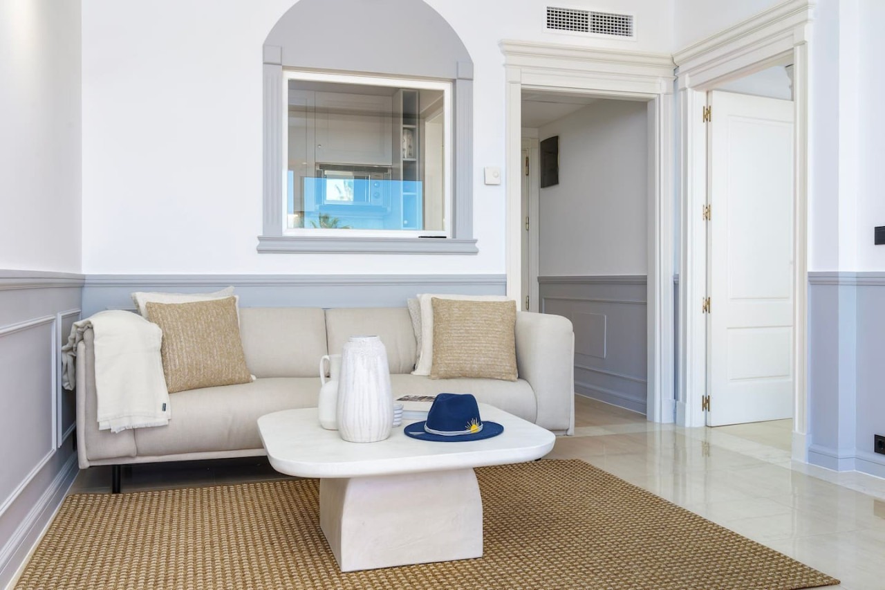 Stunning Renovated 2 Bedroom