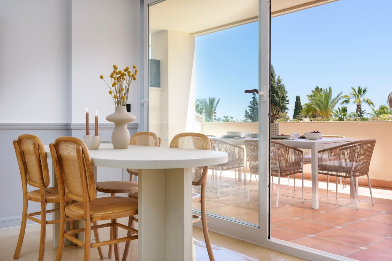Stunning Renovated 2 Bedroom