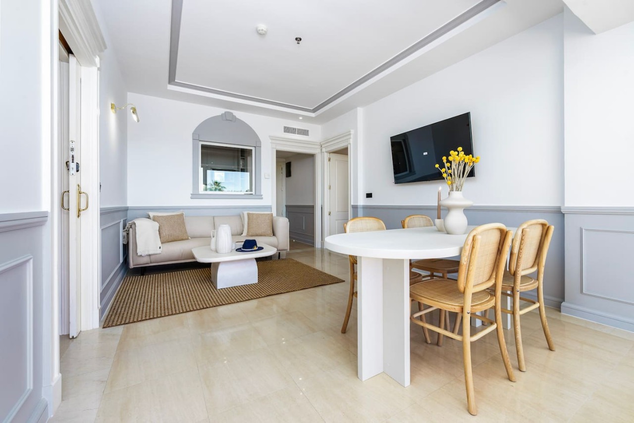 Stunning Renovated 2 Bedroom