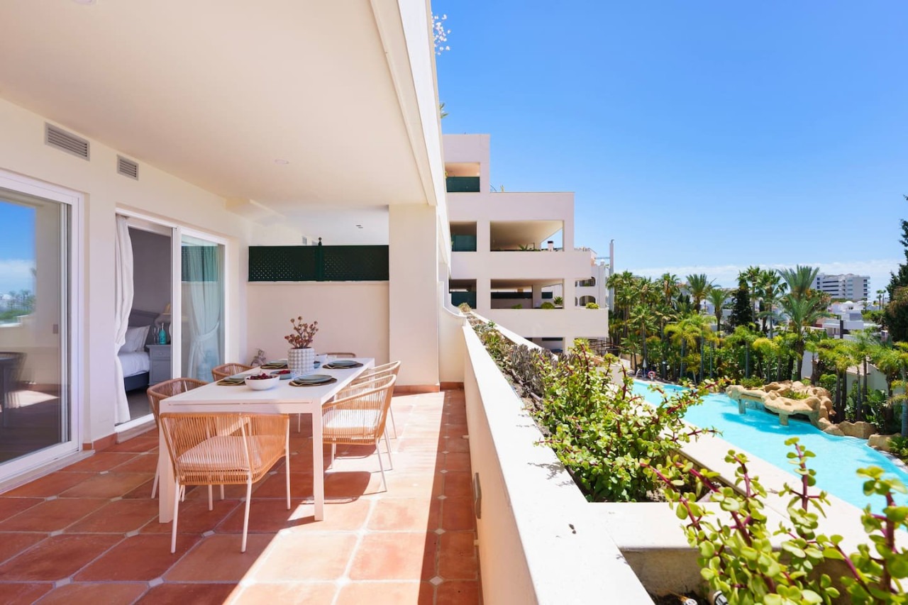 Stunning Renovated 2 Bedroom