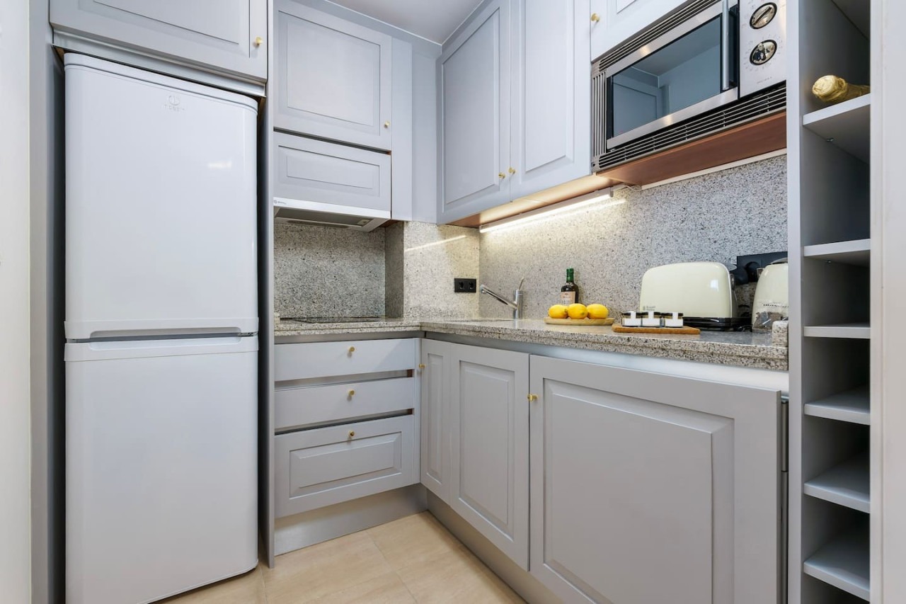Stunning Renovated 2 Bedroom