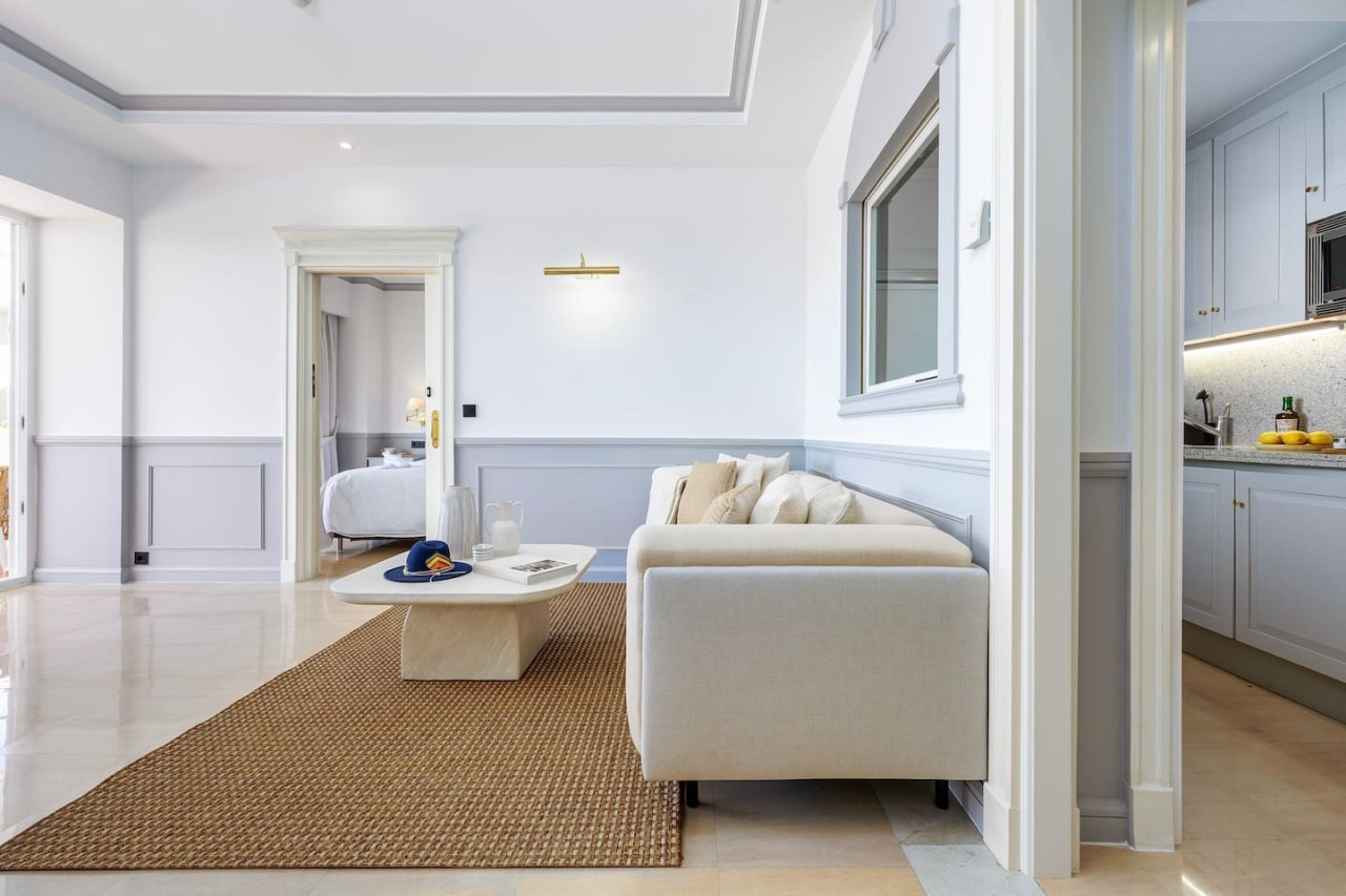 Stunning Renovated 2 Bedroom