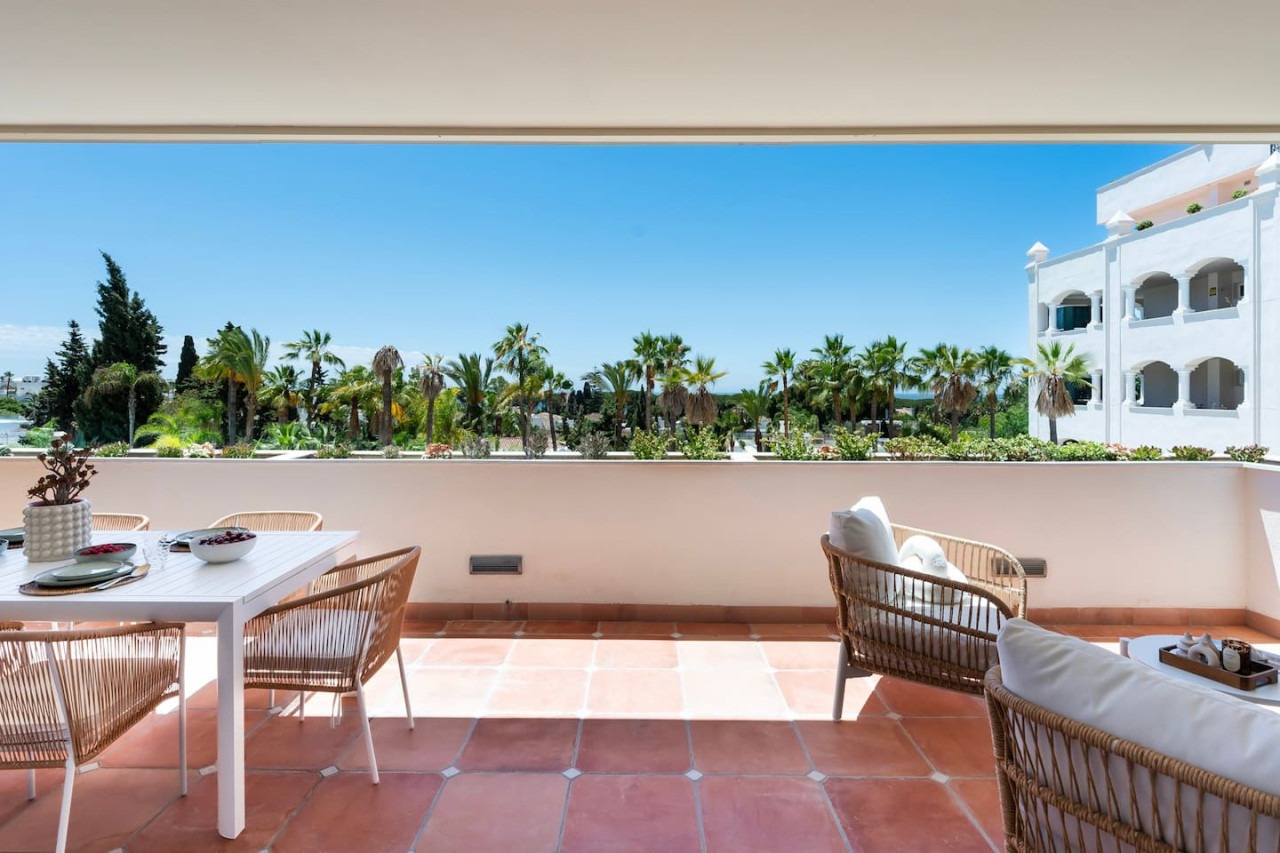Stunning Renovated 2 Bedroom