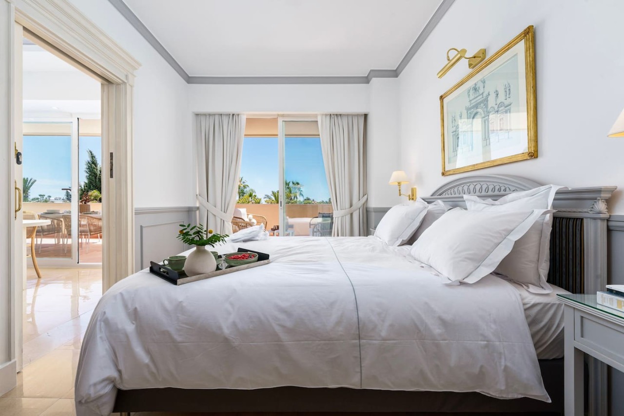 Stunning Renovated 2 Bedroom