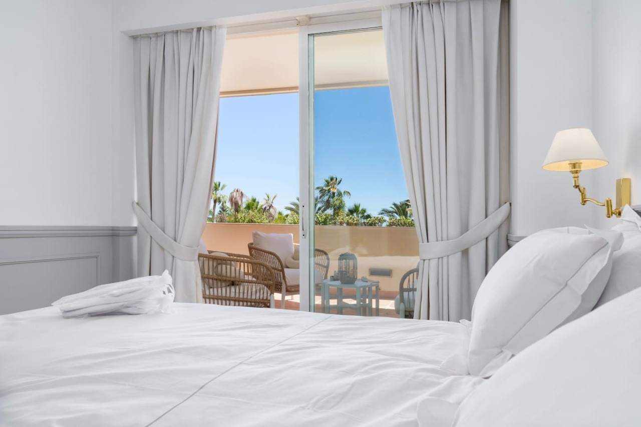 Stunning Renovated 2 Bedroom