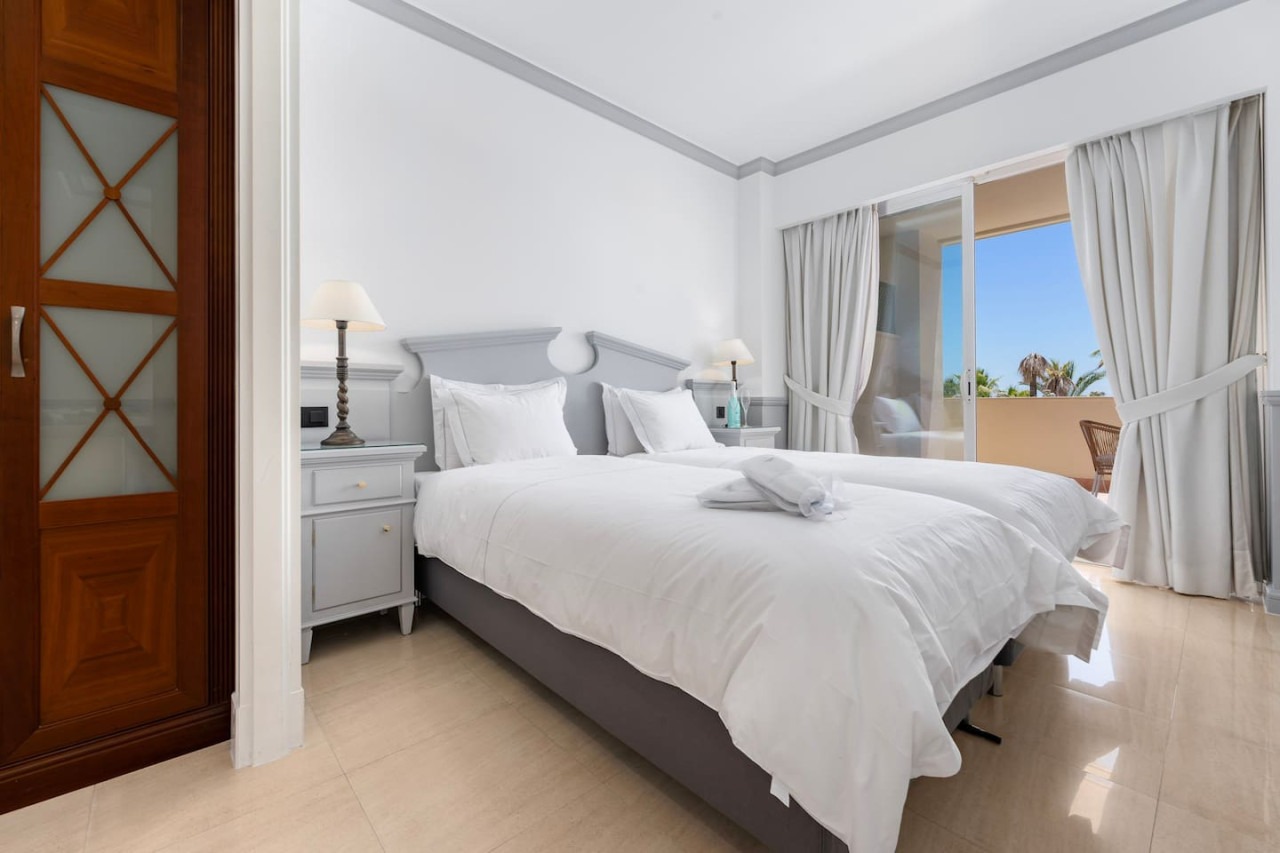 Stunning Renovated 2 Bedroom