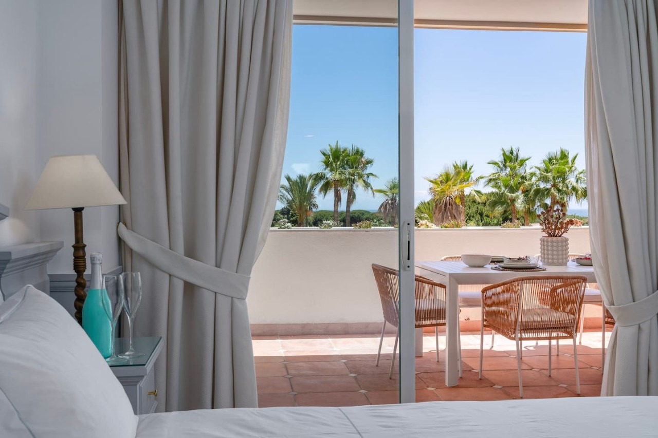 Stunning Renovated 2 Bedroom