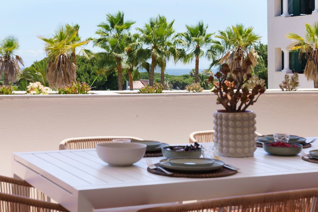 Stunning Renovated 2 Bedroom
